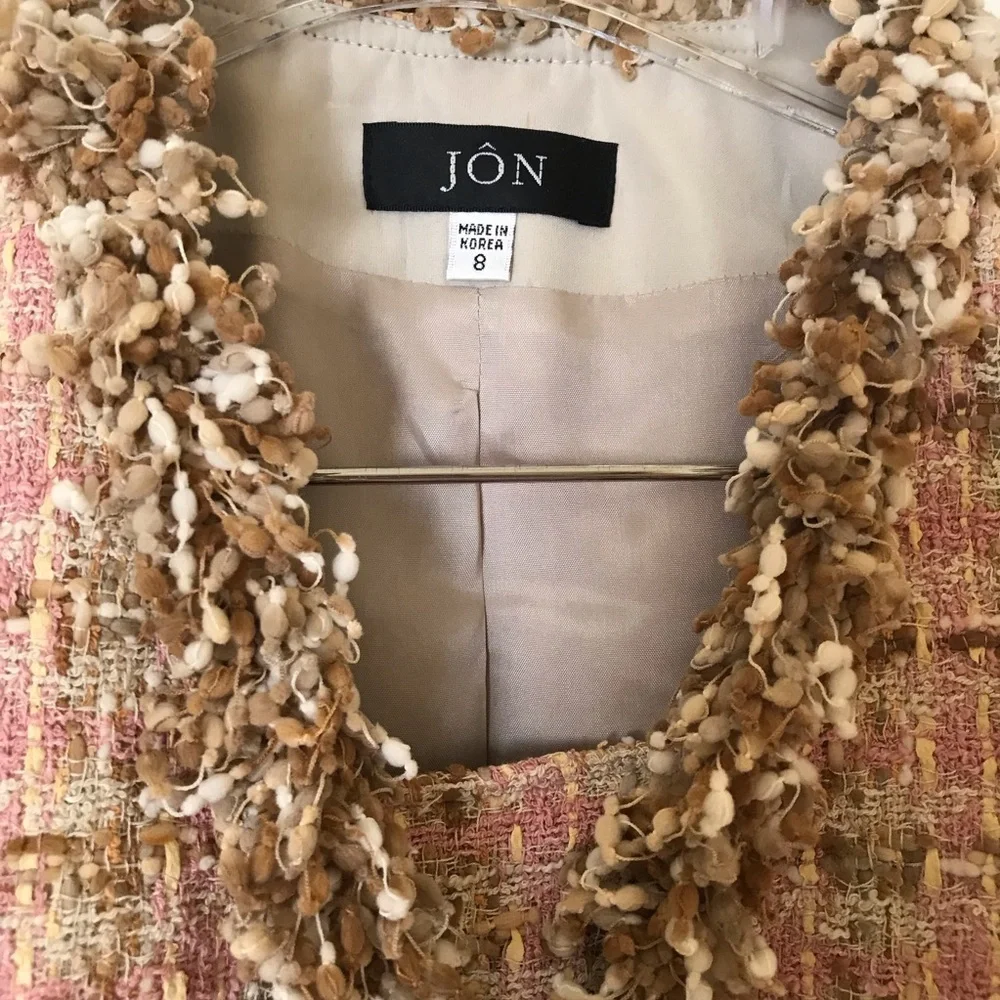 JON Designer Vtg Tweed Skirt Suit Pink Tan Bouclé Fringe Jacket 8 Nostalgic Rare - Picture 3 of 16